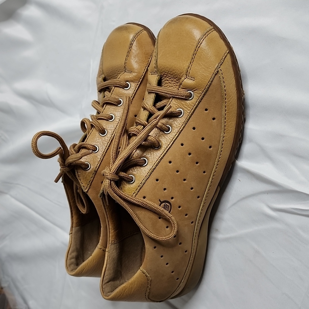 Born Women's 7.5 Brown Perforated Leather Lace-Up Shoes Oxford Sneakers W1578